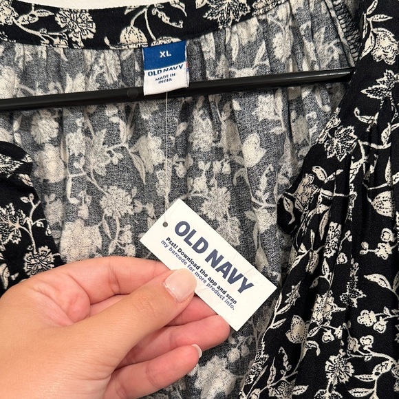 Old Navy Black and White Floral Blouse - Picture 2 of 4